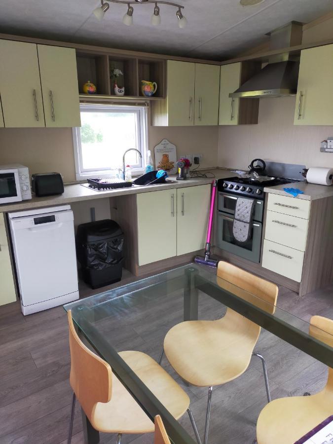 Slieve Croob Cosy CaravanFinnis エクステリア 写真